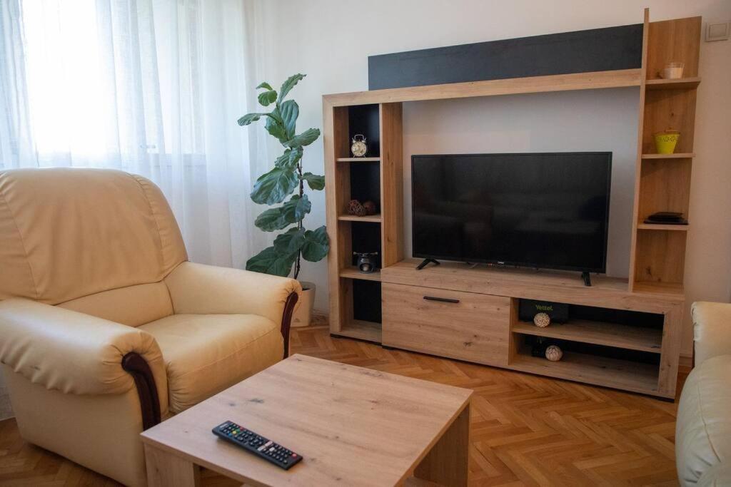 Dora Apartment Ni المظهر الخارجي الصورة